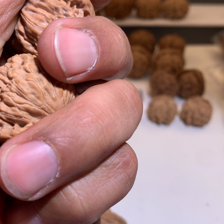 桃核把件小****?白狮子有色差