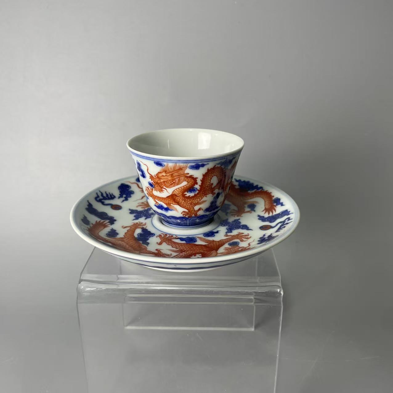 青花矾红龙纹杯碟一套