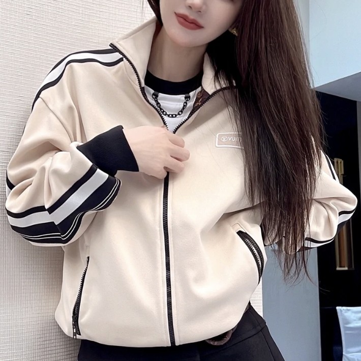 99新 LouisVuitton/路易威登 米杏色内里满印外套 xs码 GM002219