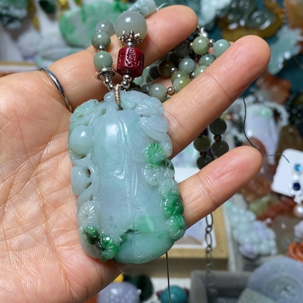 【闪购商品】翡翠吊坠(赠链)未镶嵌
