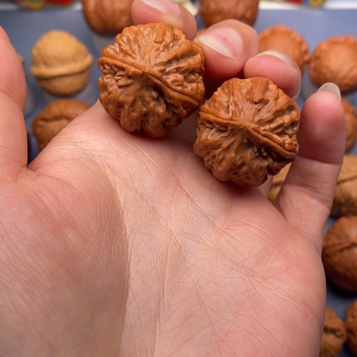 文玩核桃把件粗筋八棱