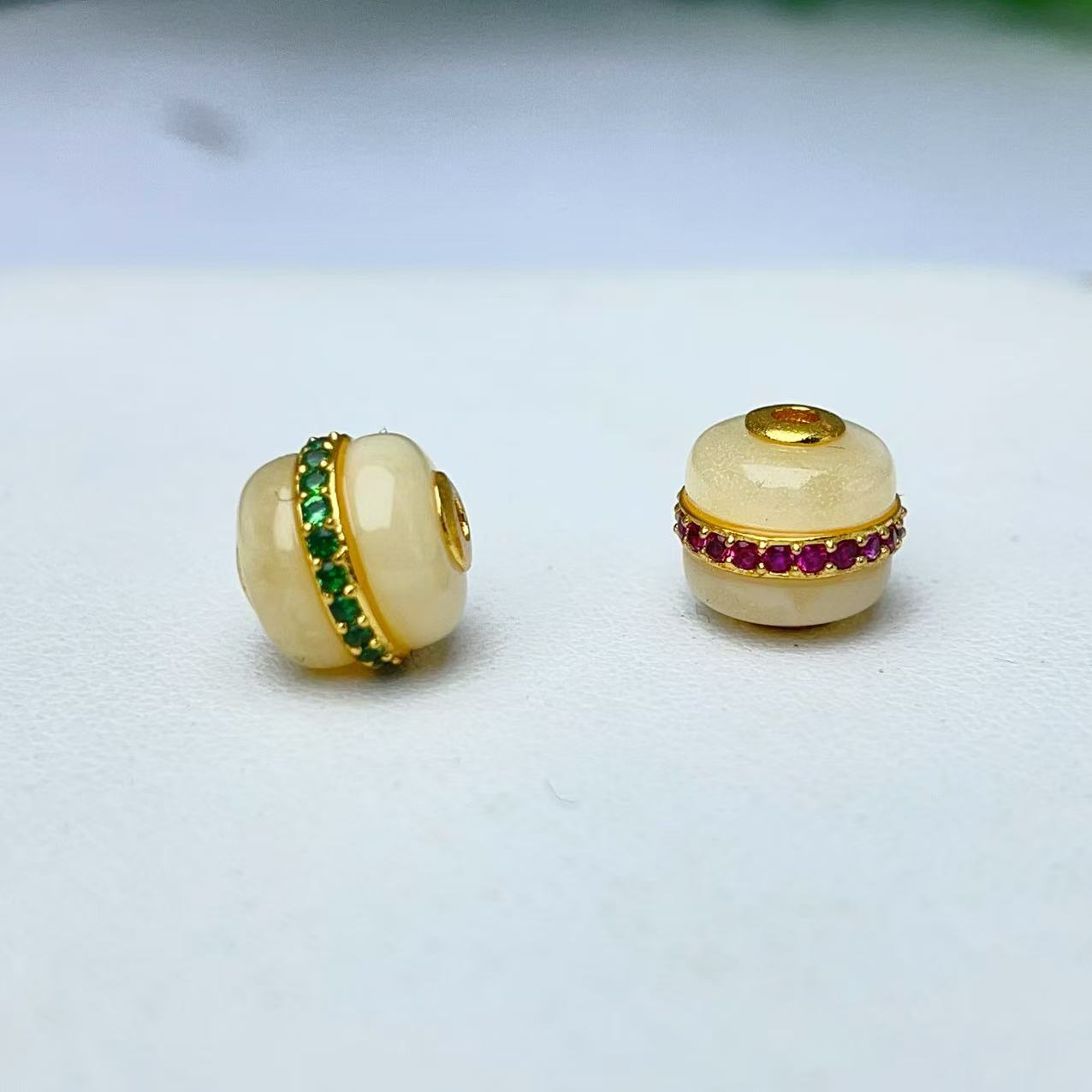 【千奇饰品】A202天然蜜蜡白蜜汉堡镶嵌通孔DIY约8.5*9mm多样性发一