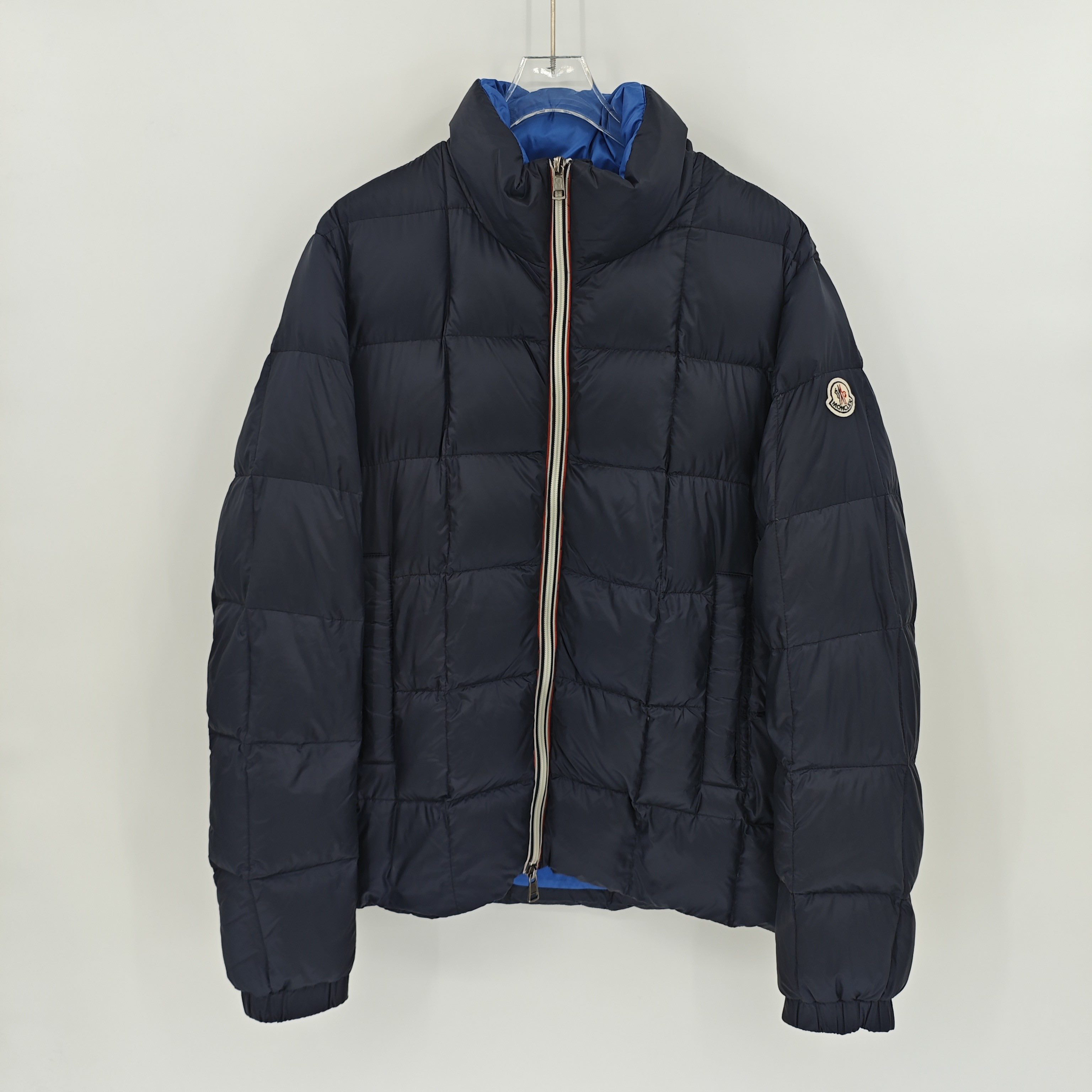 99新 MONCLER 蒙口 前襟彩条块格徽标刺绣羽绒服/3码/Sw24804