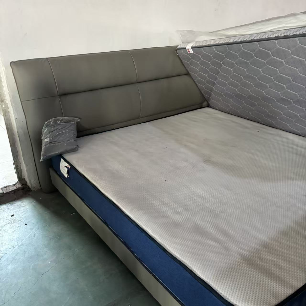 DZ头层牛皮床1.8米 不包邮 不包安装