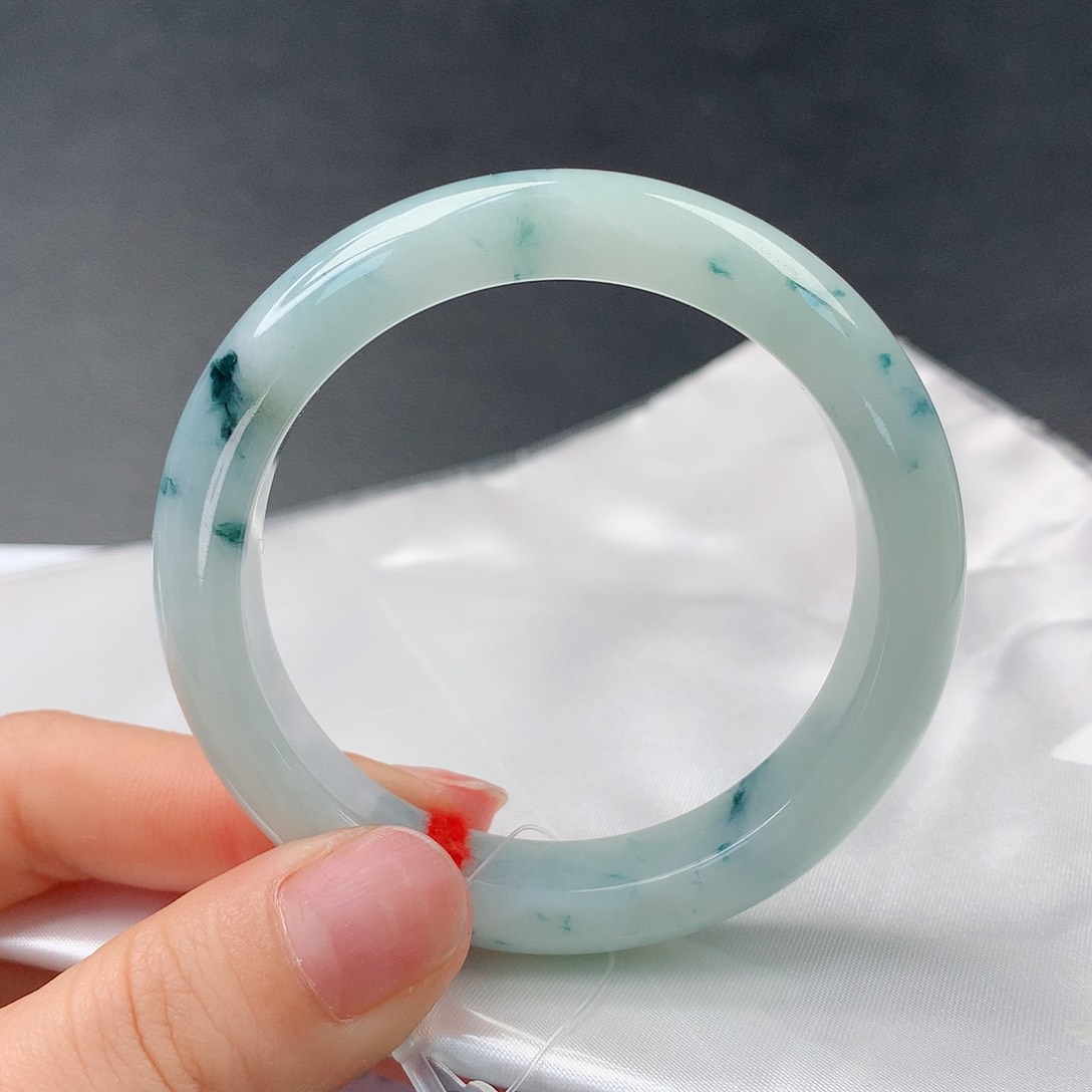 翡翠手镯未镶嵌0013正50