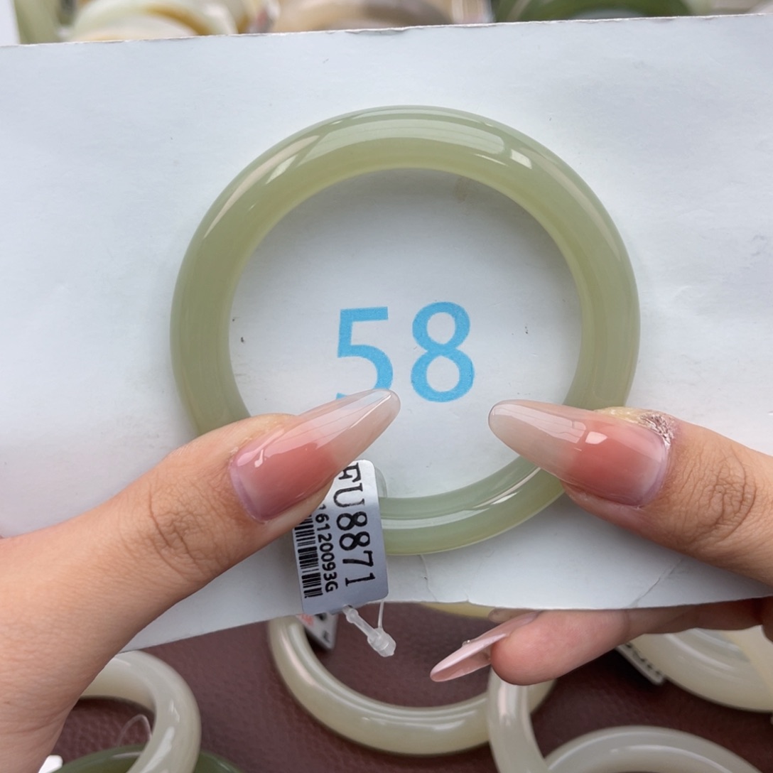 和田玉手镯未镶嵌M****n