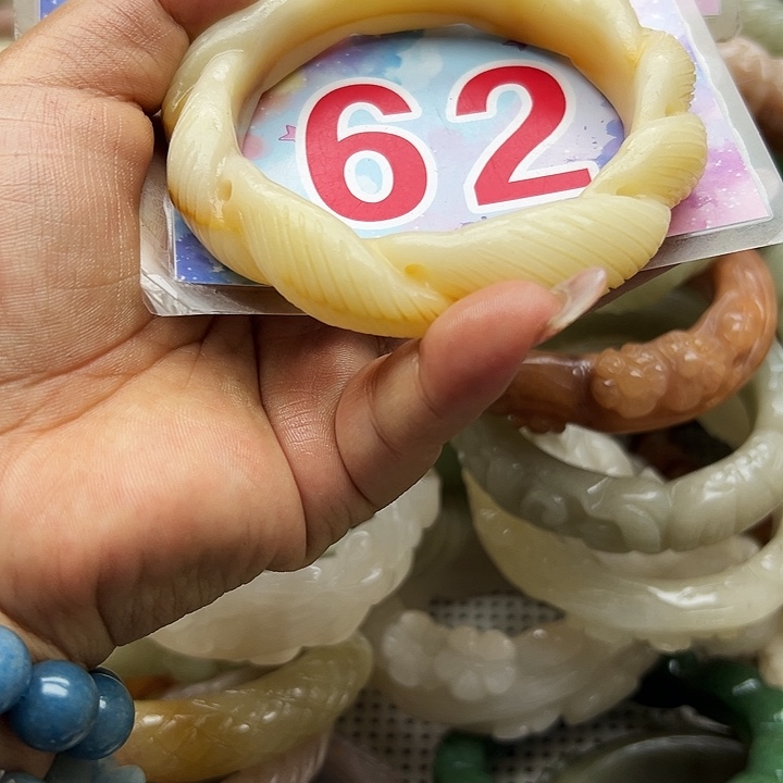 未镶嵌手镯石英岩玉