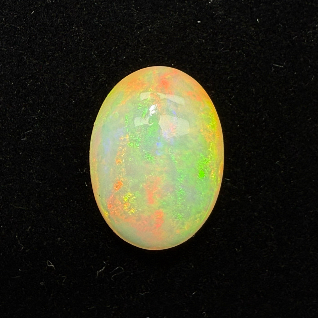 9.575ct天然彩欧泊裸石，尺寸17.8*12.9*8.1mm，颜色美艳，油画般色