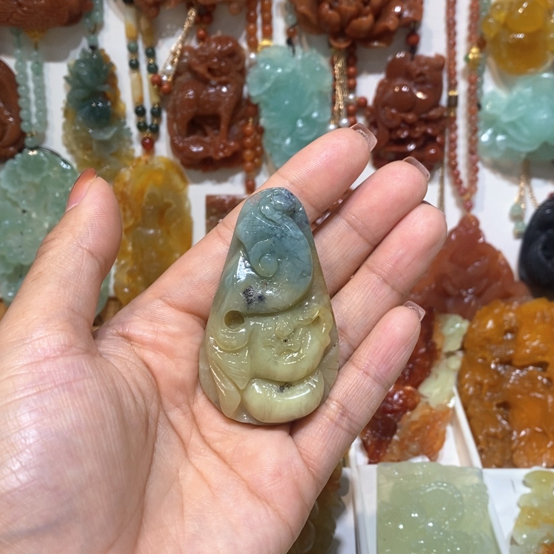 未镶嵌蛇纹石玉颈饰