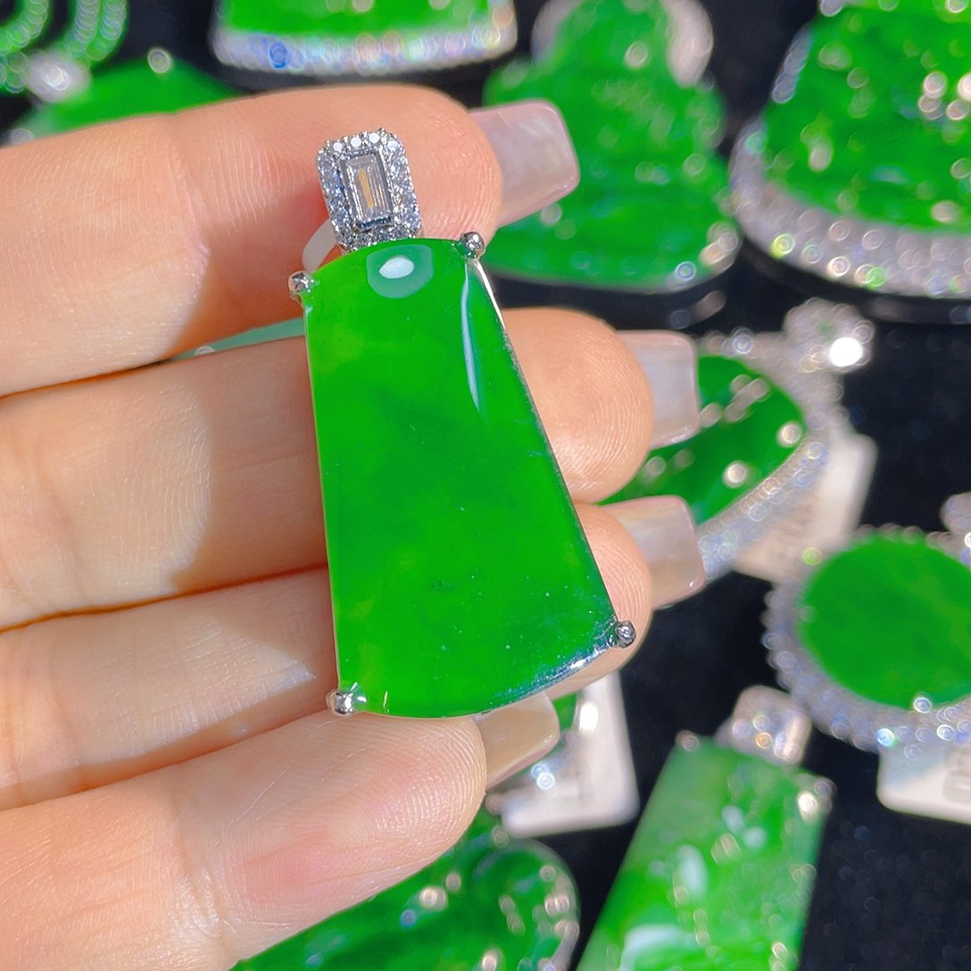 翡翠未镶嵌颈饰天然