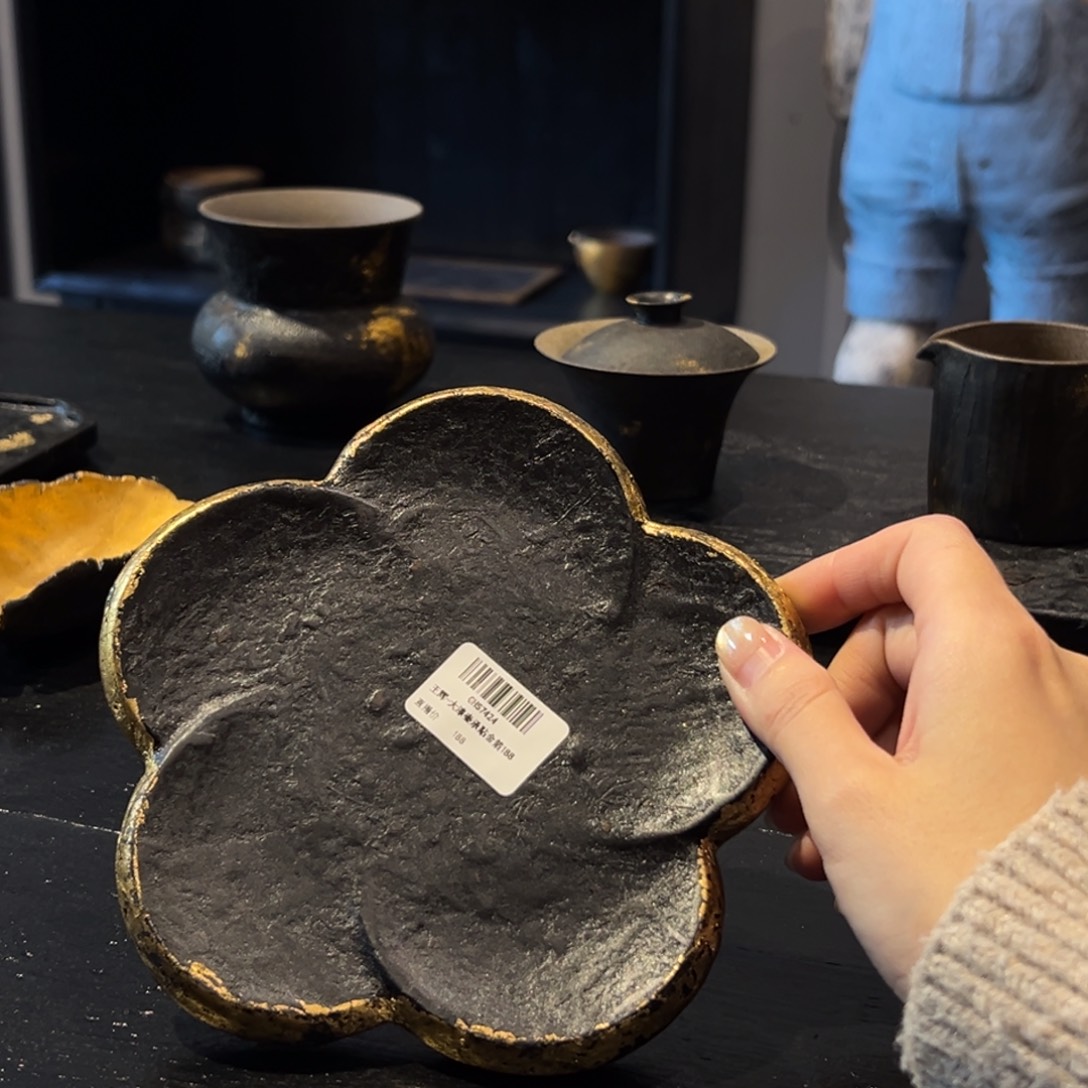 陶瓷。      陶瓷。     