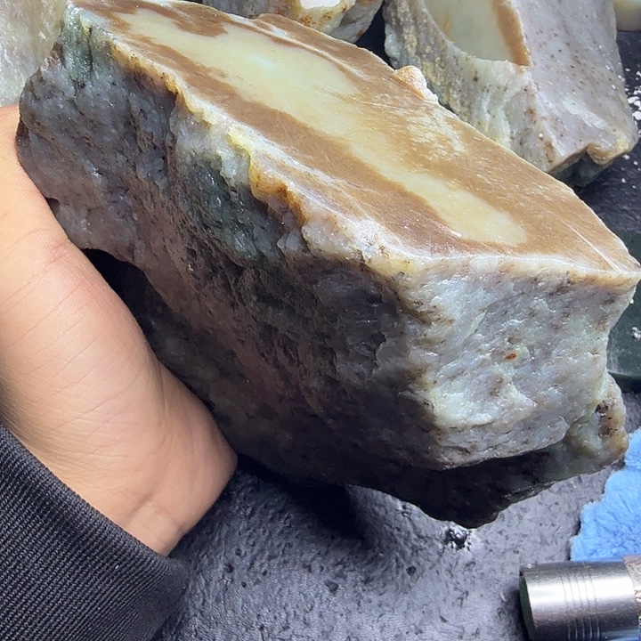 武***哥和田玉（糖玉）未镶嵌珠宝奇石