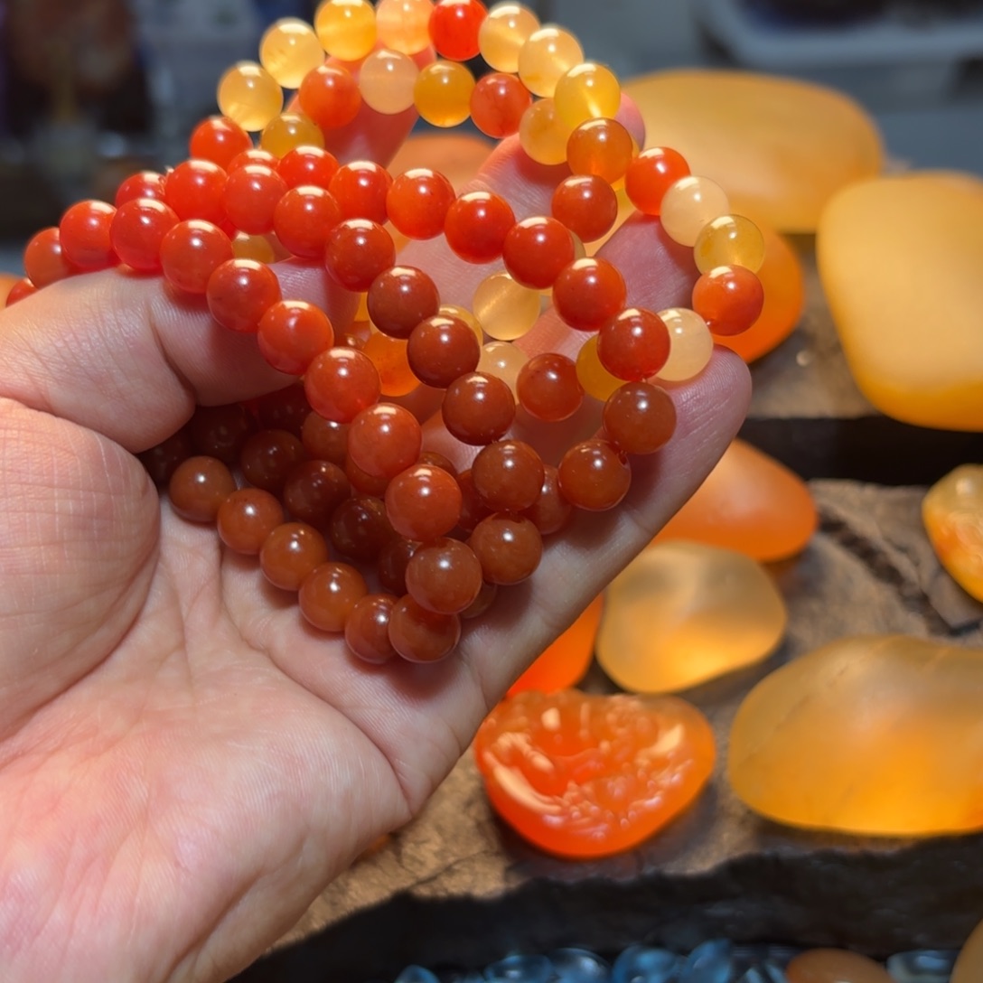 坤***！石英岩玉未镶嵌手串