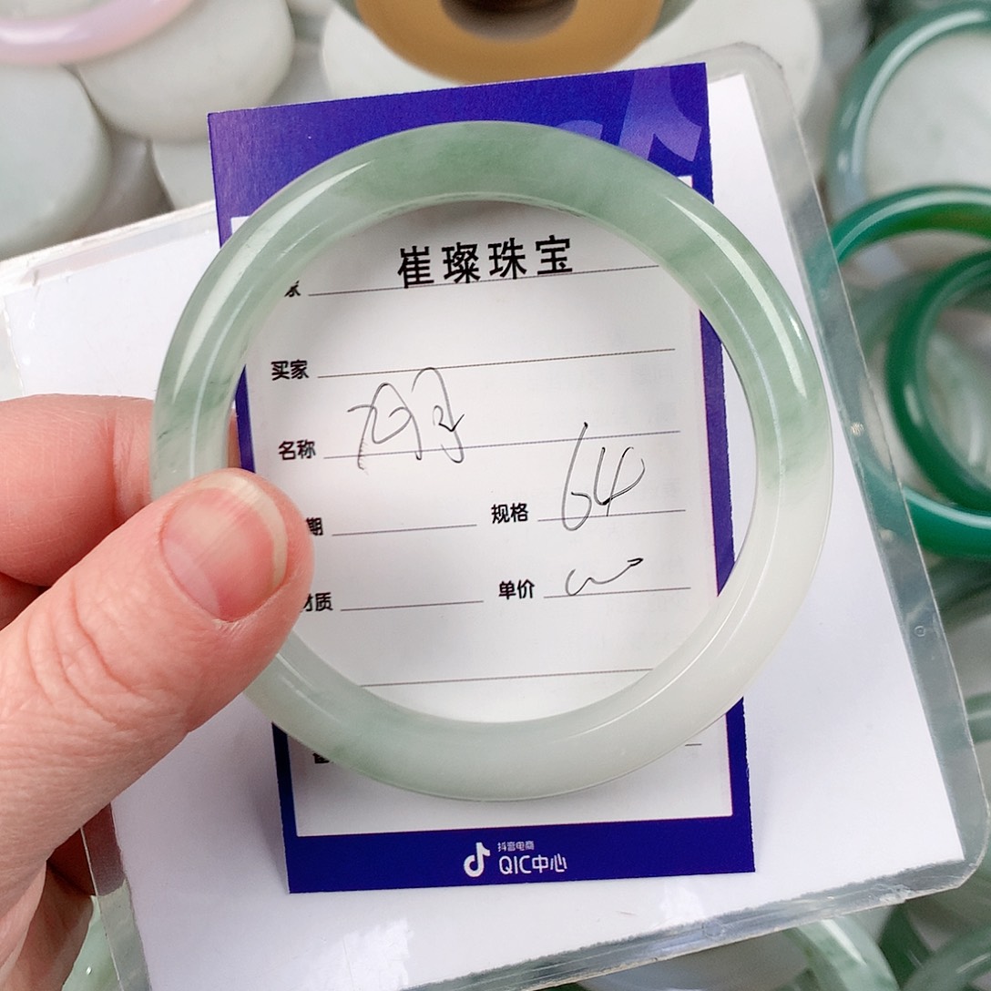 石英质玉手镯未镶嵌九*