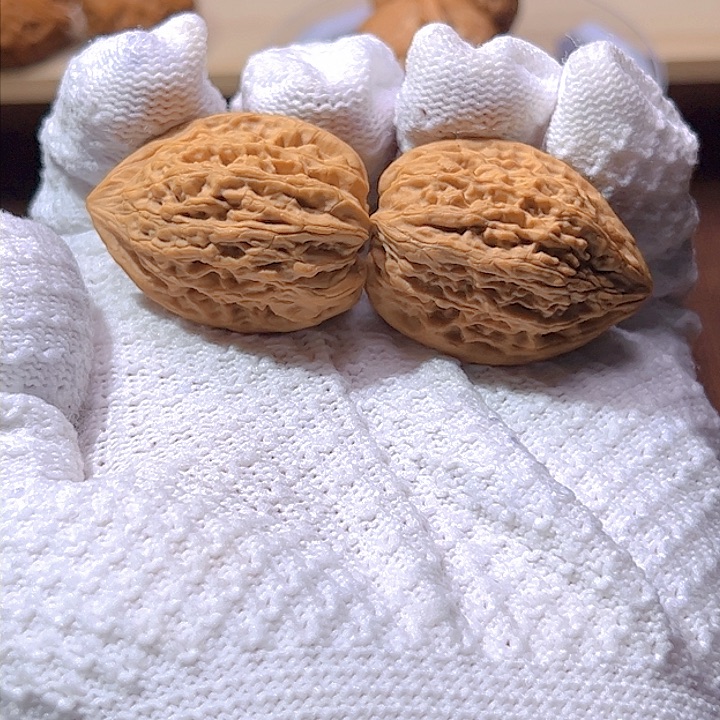 文玩核桃吊坠导弹鸡心