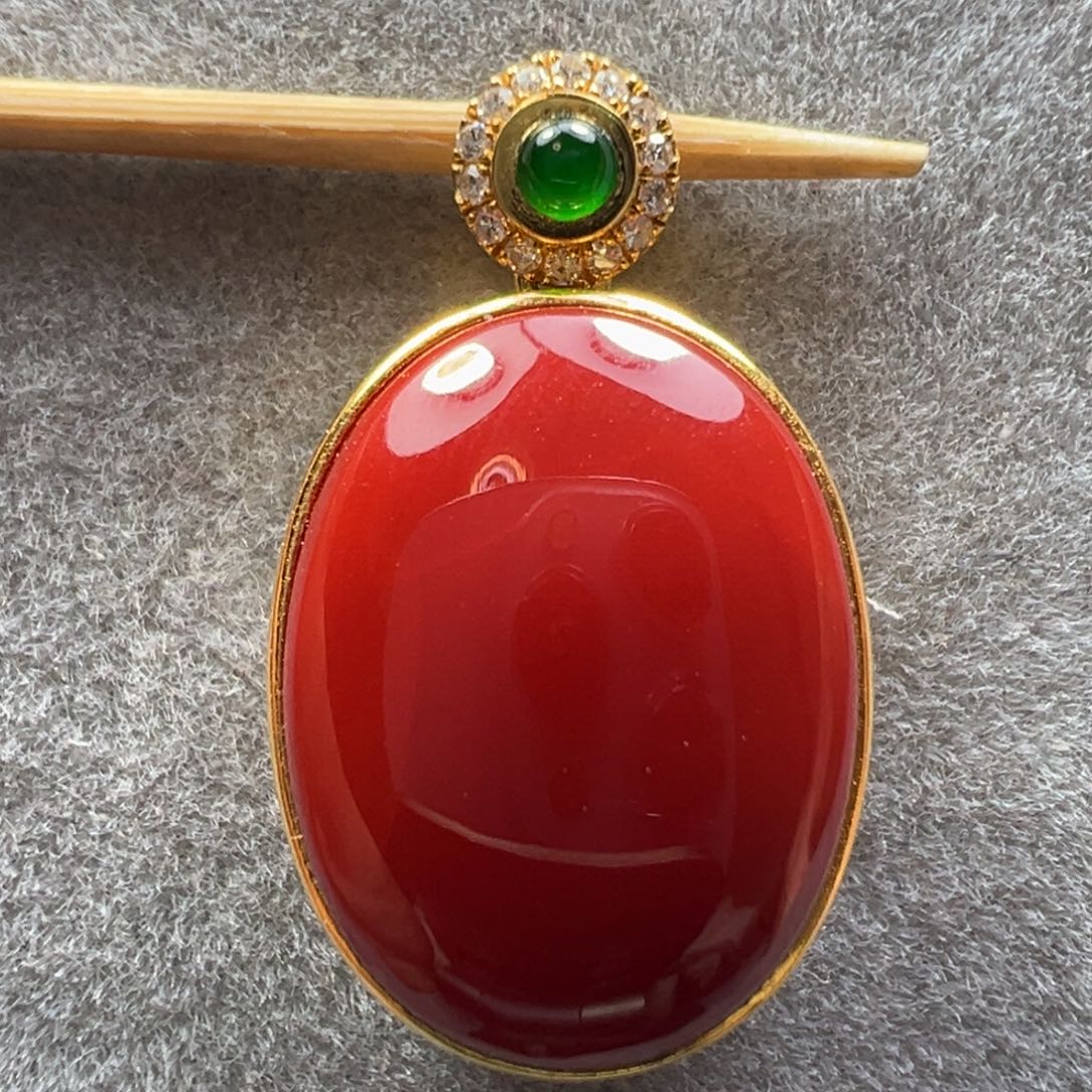 南红玛瑙18K金镶嵌吊坠