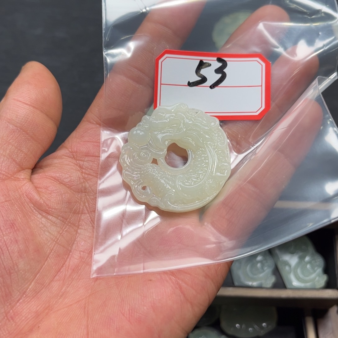 蛇纹石玉颈饰合金吾**疯