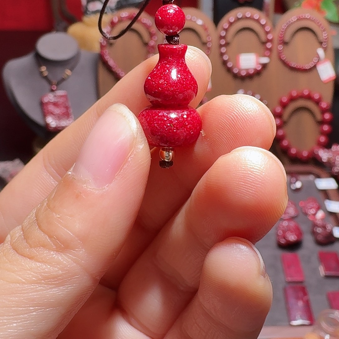 天然辰砂晶体砂压制葫芦挂件