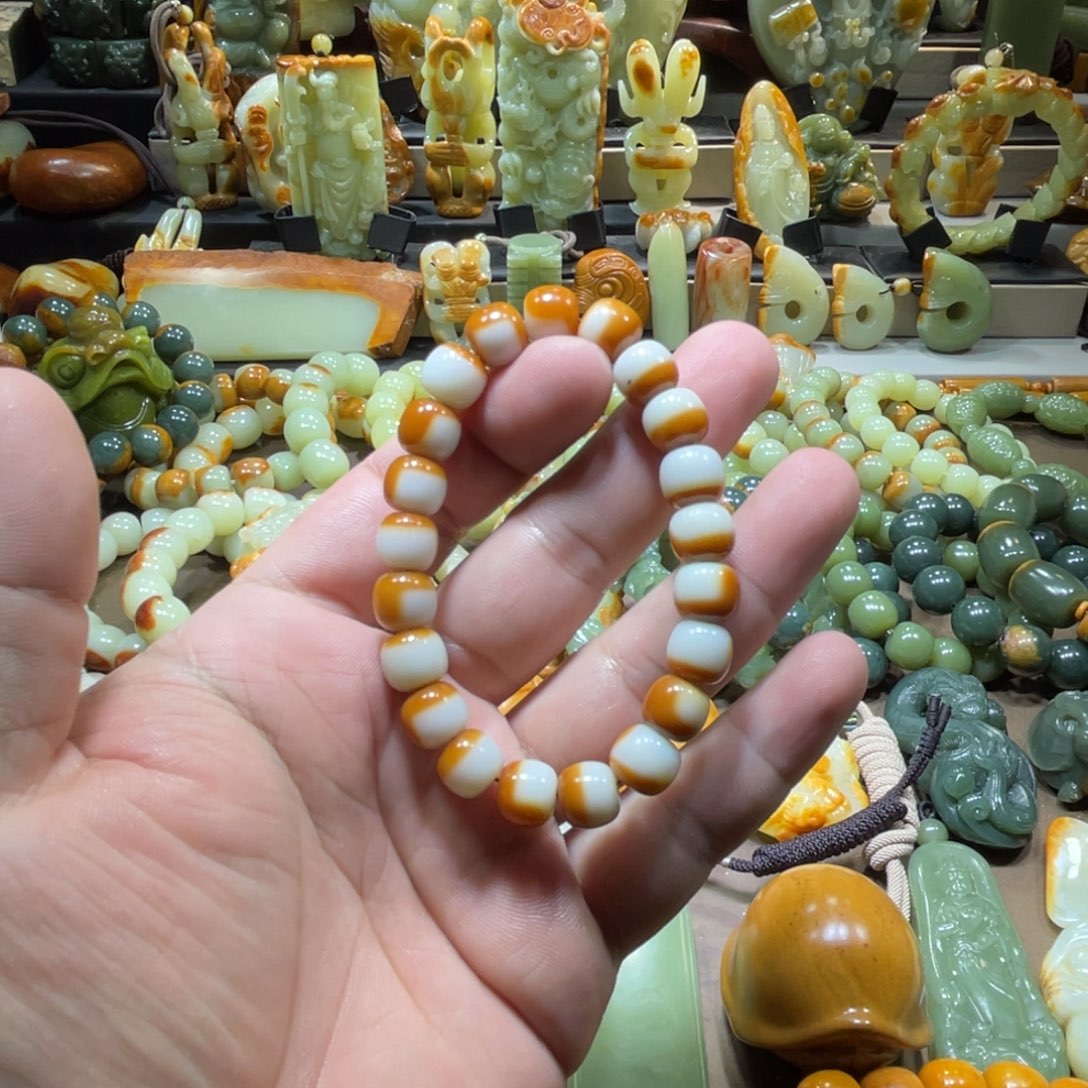 透闪石质玉未镶嵌珠宝奇石