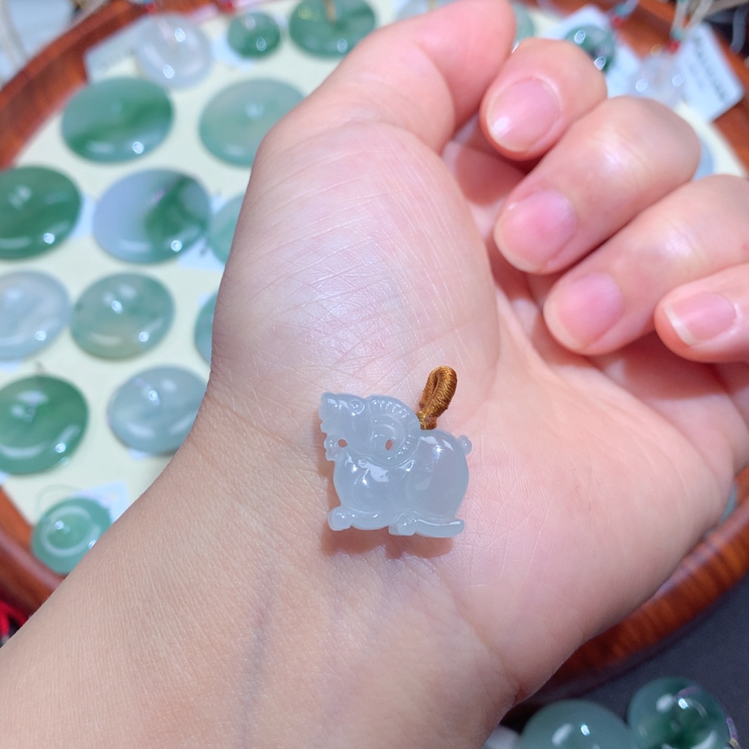 翡翠未镶嵌颈饰翡翠吊坠45