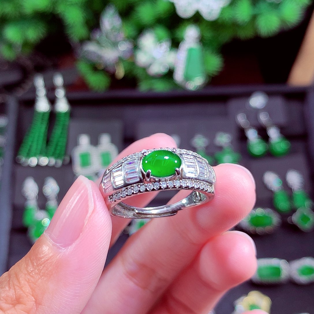 颈饰未镶嵌翡翠天然