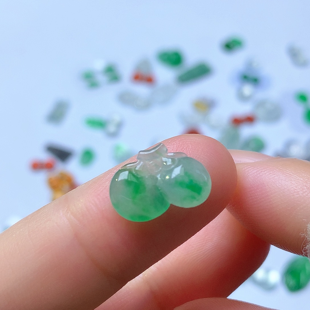 翡翠未镶嵌颈饰樱桃