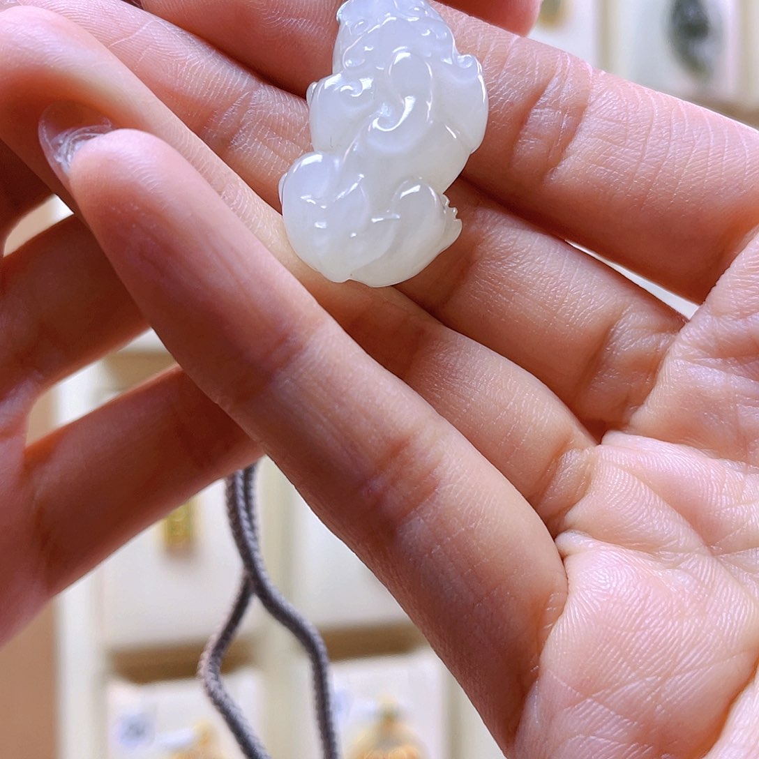 和田玉吊坠(赠链)未镶嵌