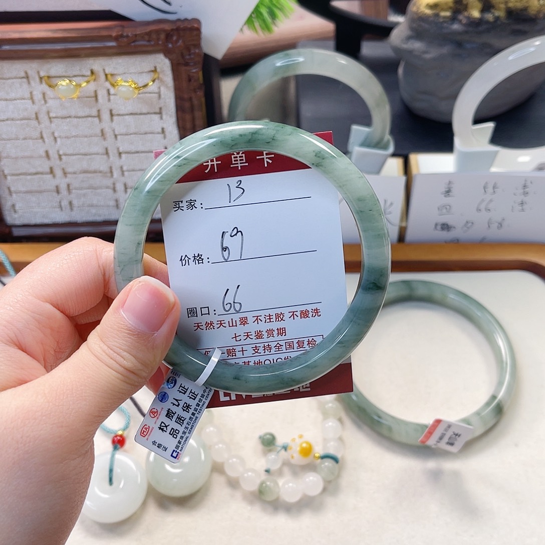 石英质玉未镶嵌手镯13