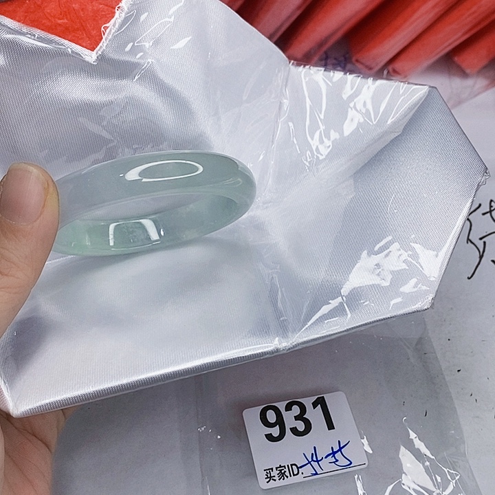 翡翠未镶嵌手镯一图一物实物为准（微瑕处理）