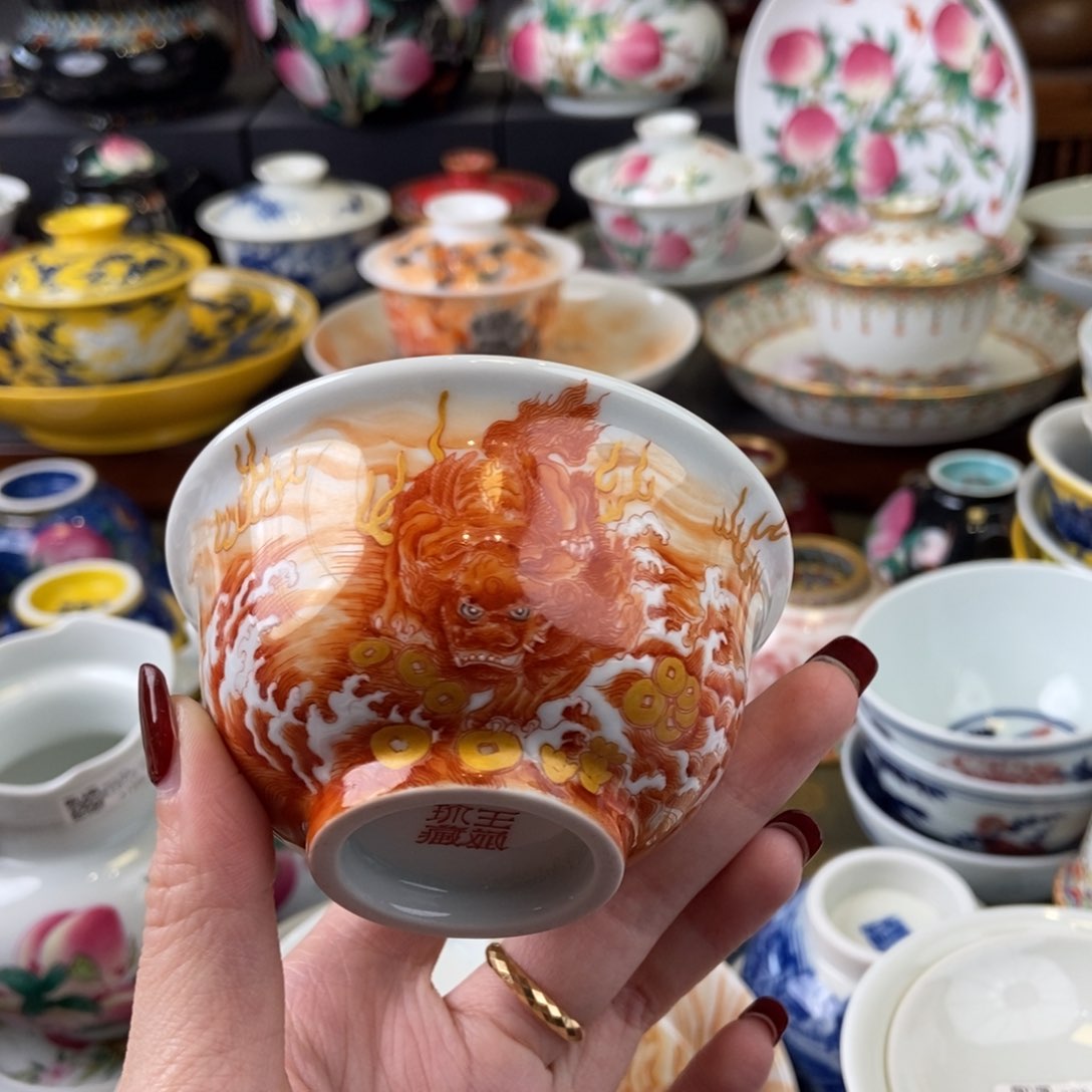 陶瓷艺术家的作品是一种非常高兴