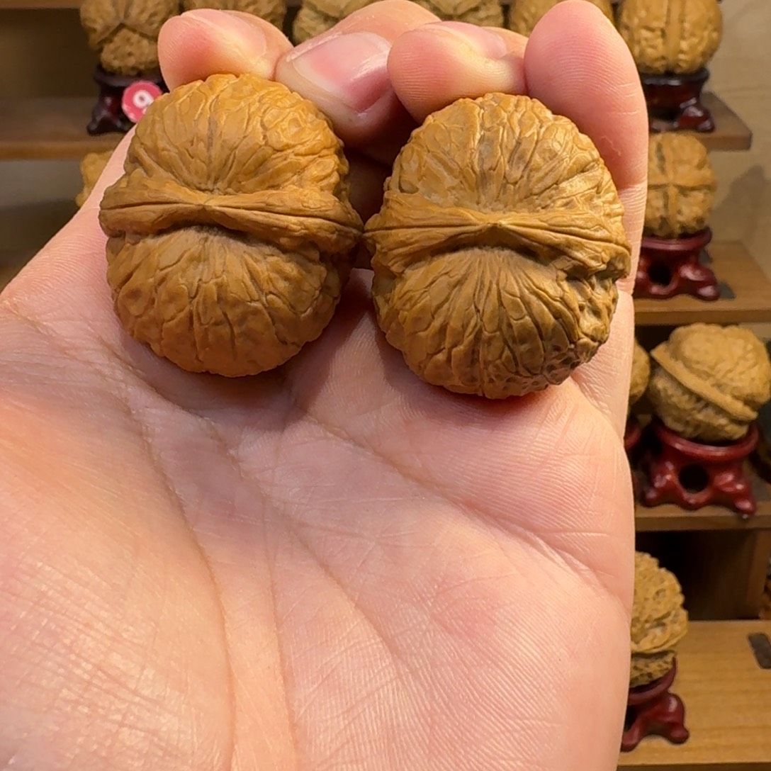 铁核桃把件老树籽铁锤妹妹