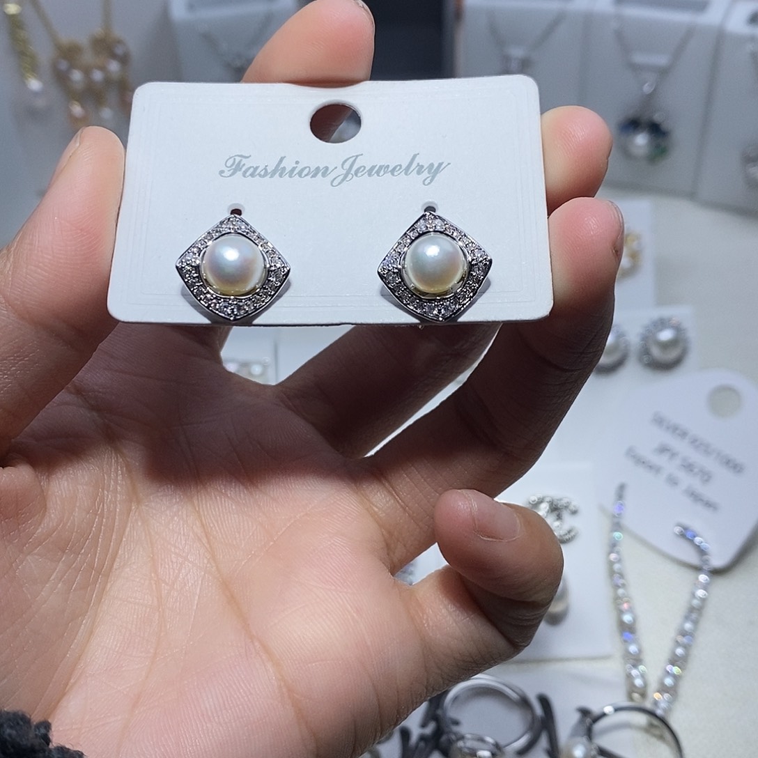 淡水珍珠耳饰未镶嵌