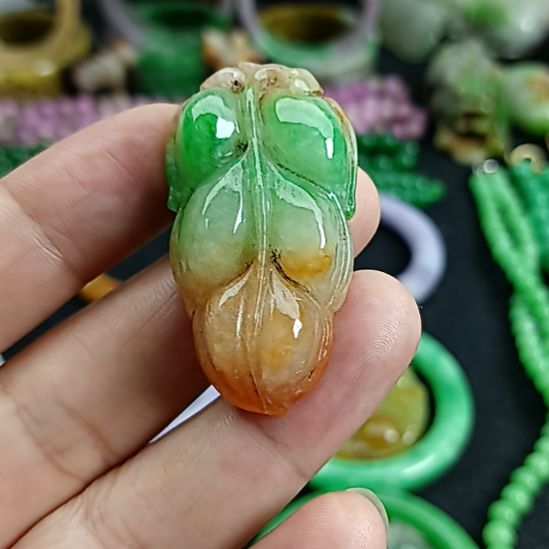 翡翠挂件未镶嵌翡翠
