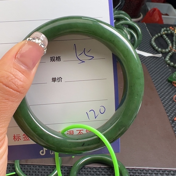 和田玉（碧玉）未镶嵌手镯