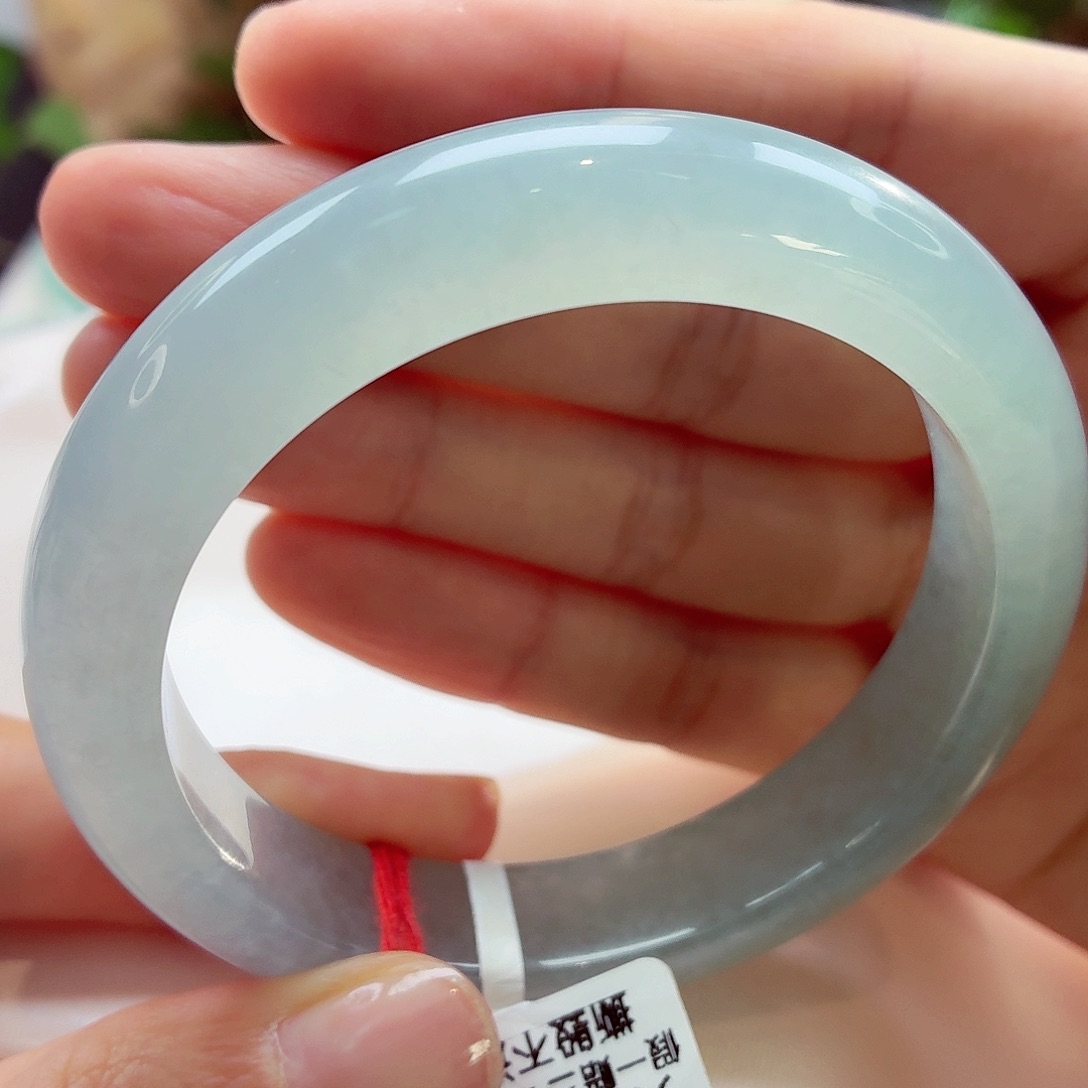 翡翠未镶嵌手镯（圆镯）冰蓝18
