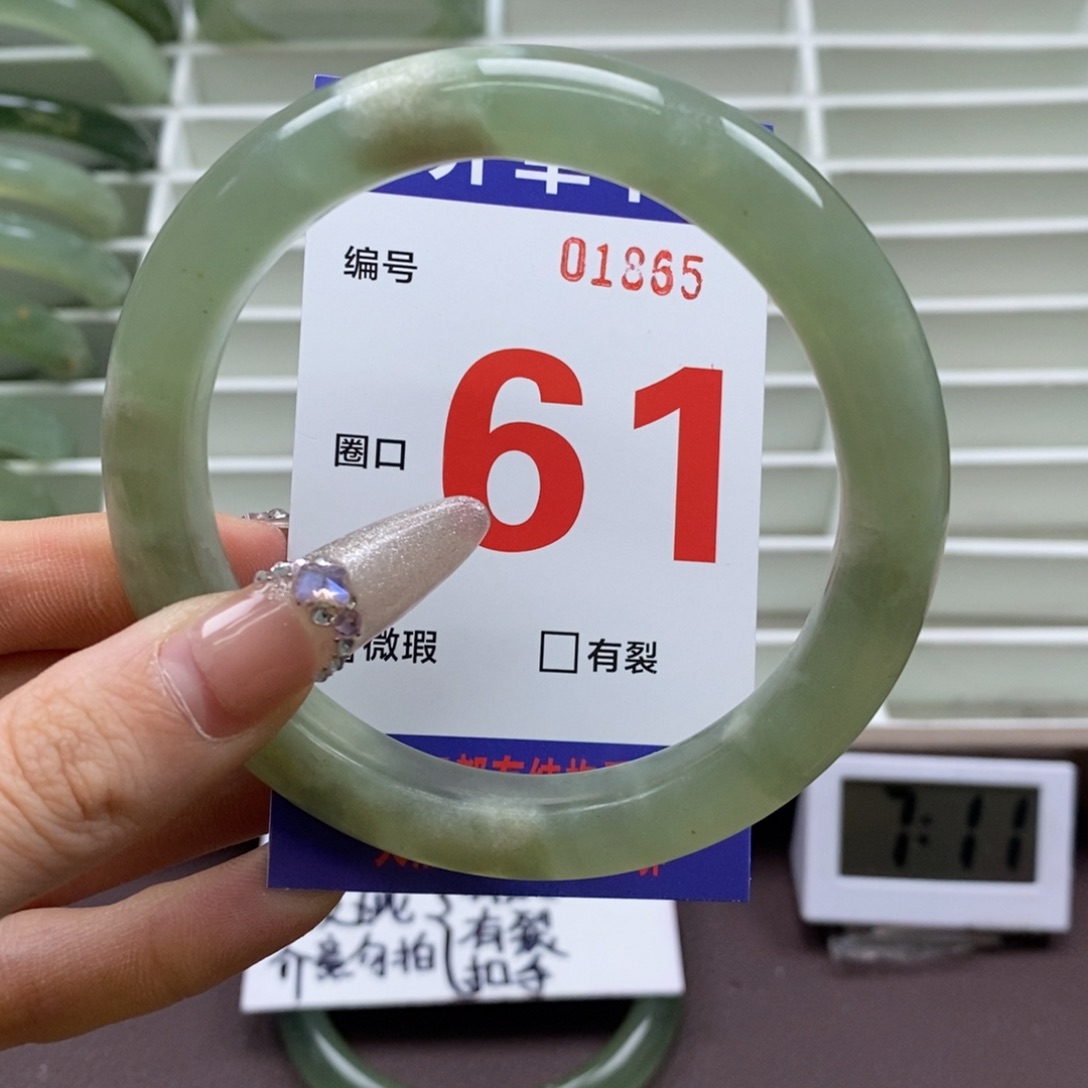 蛇纹石玉手镯未镶嵌