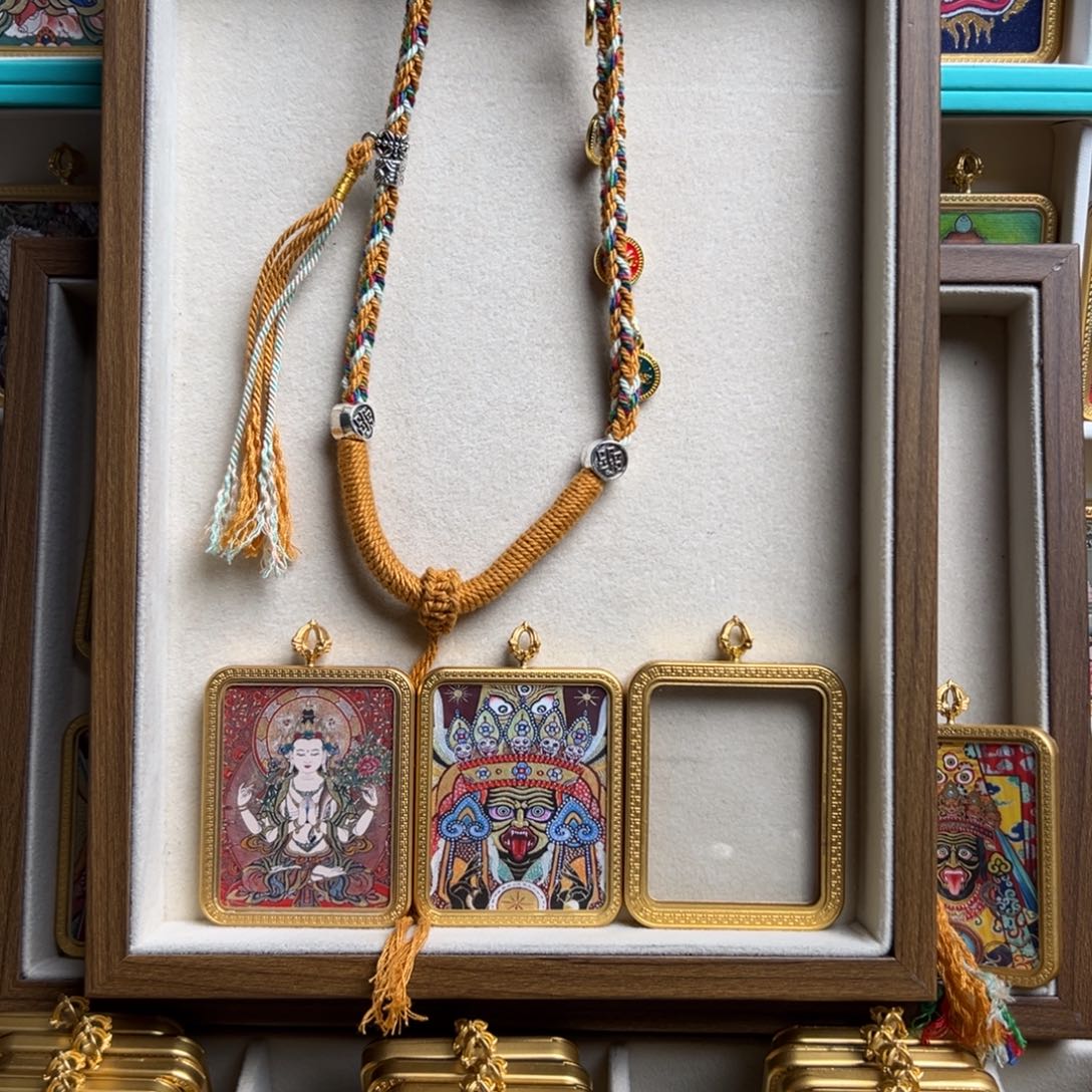 王***张吊坠双面四臂 扎基