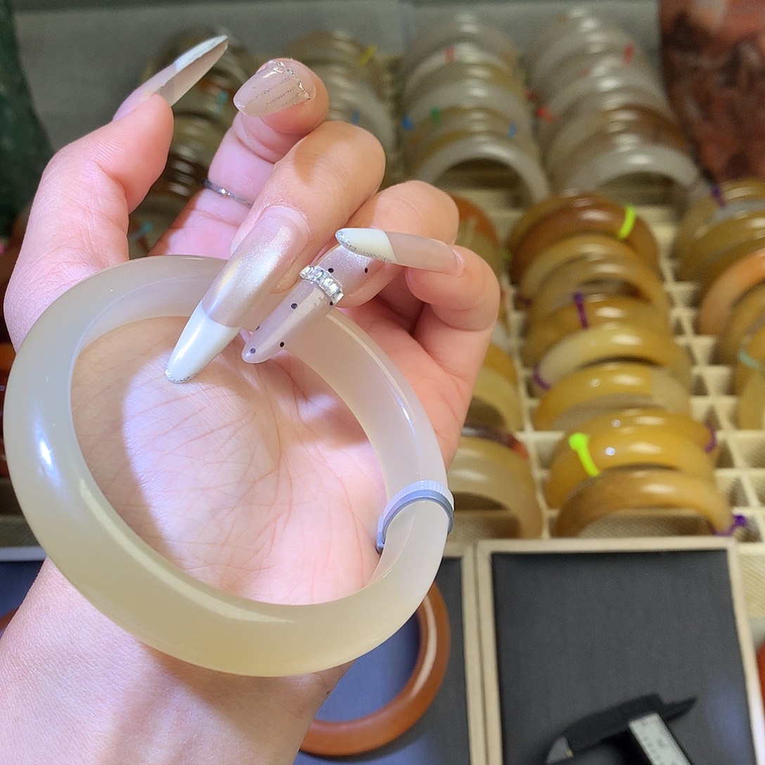 石英质玉（黄龙玉）未镶嵌手镯