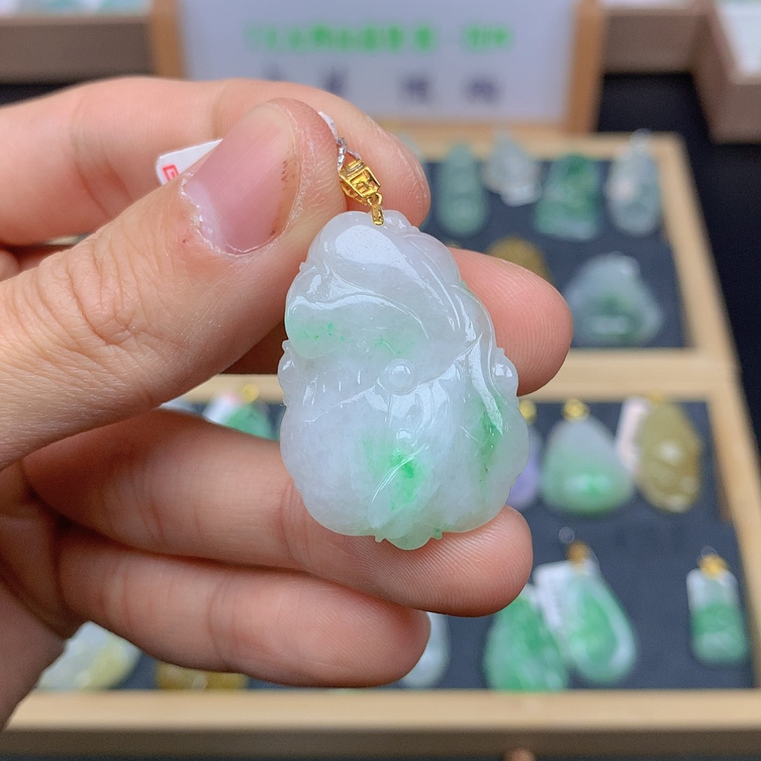 翡翠颈饰18K金镶嵌翡翠