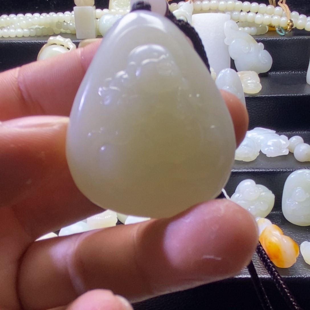 梦***生和田玉未镶嵌颈饰