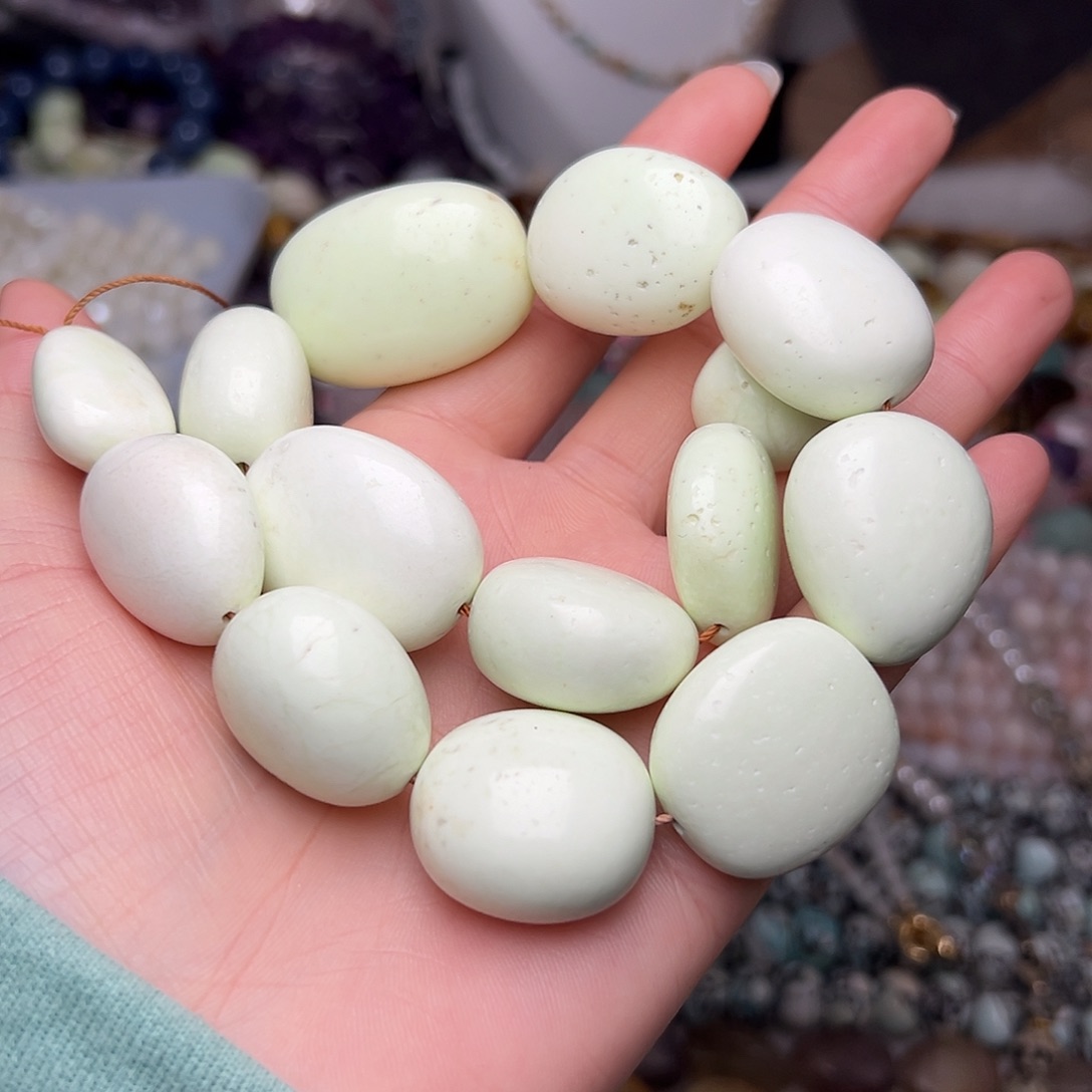 玛瑙/玉髓合金珠宝半成品Y698。天然柠檬玉随形一条