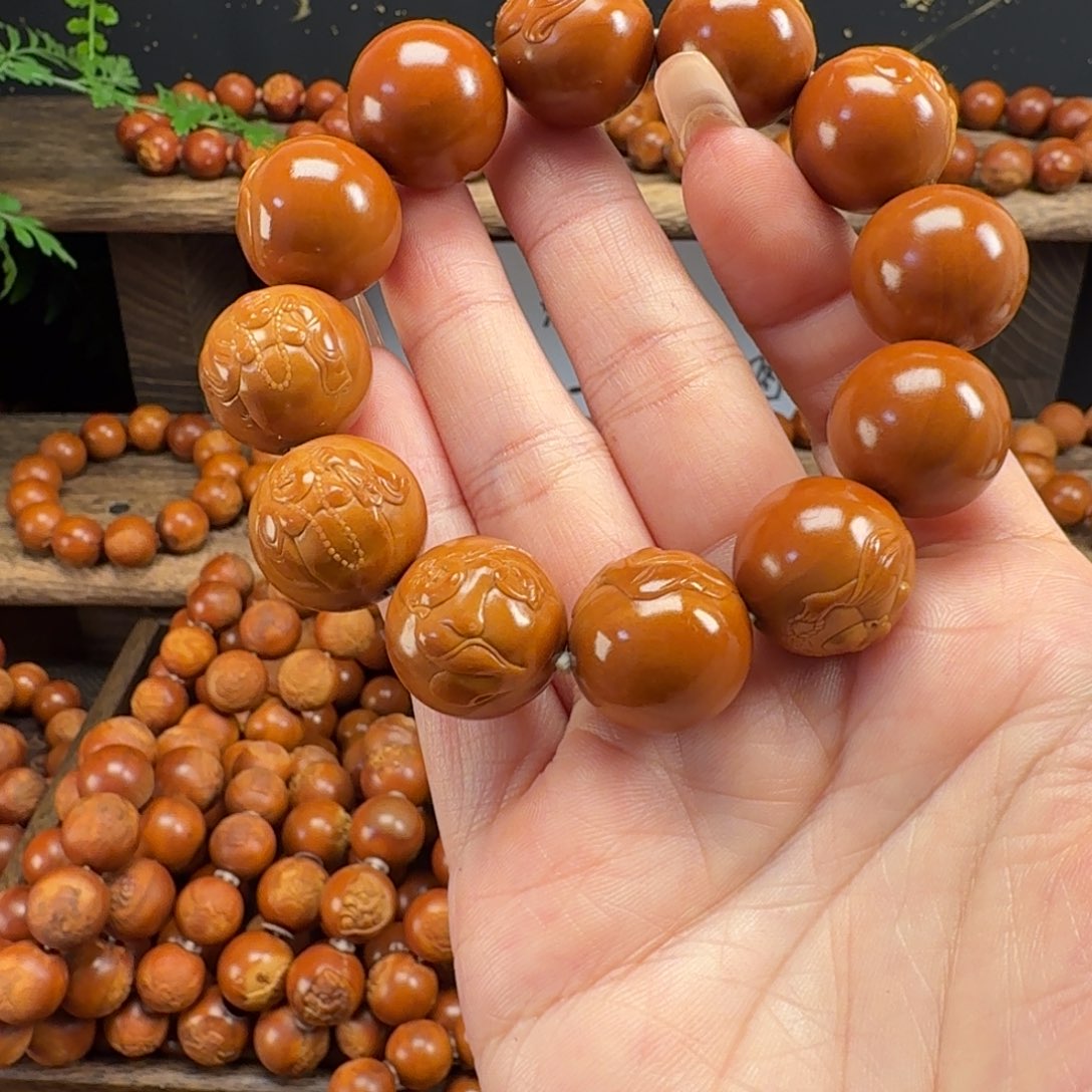 莫***年橄榄核吊坠弥勒1.9