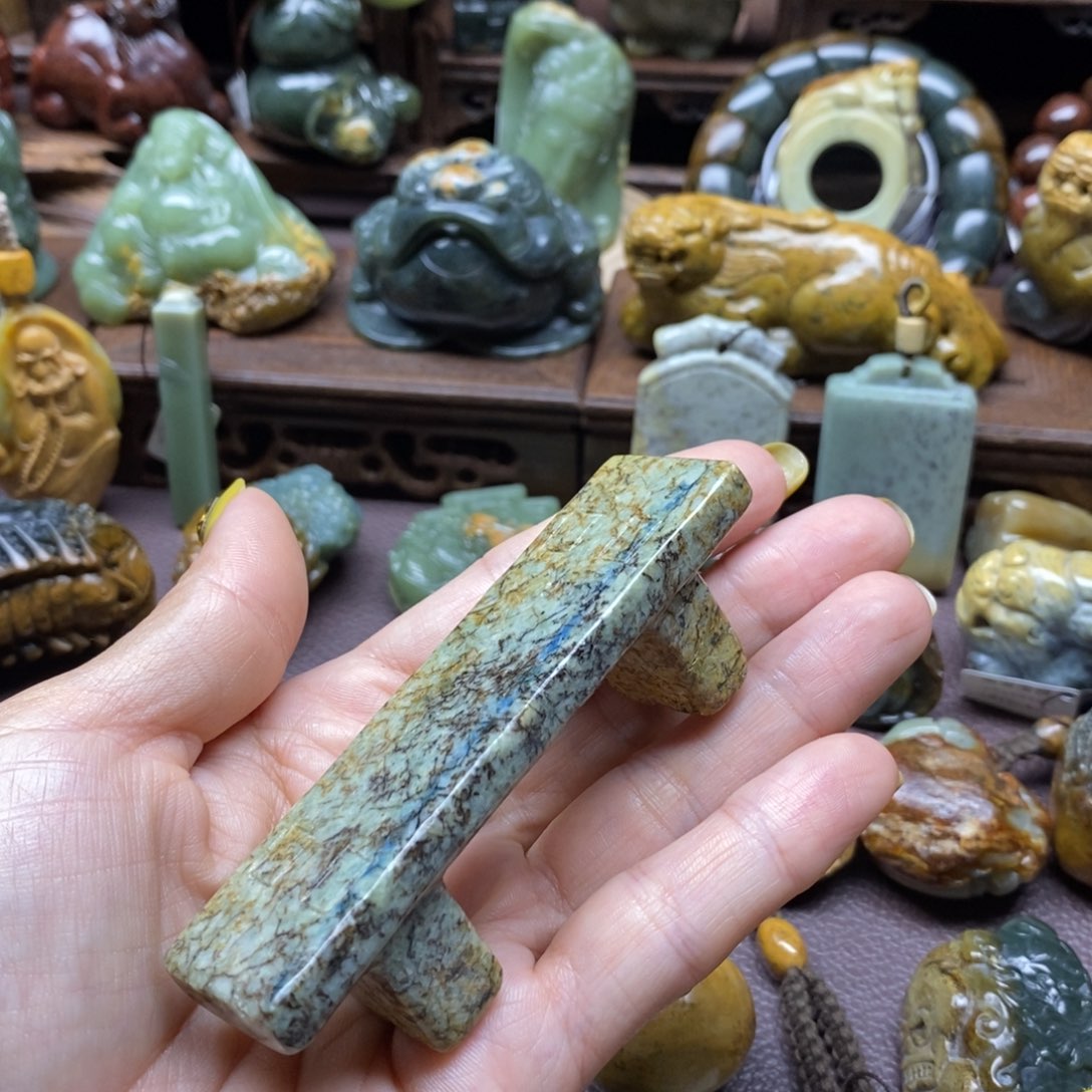 未镶嵌岫岩河磨玉（透闪石质玉）挂件