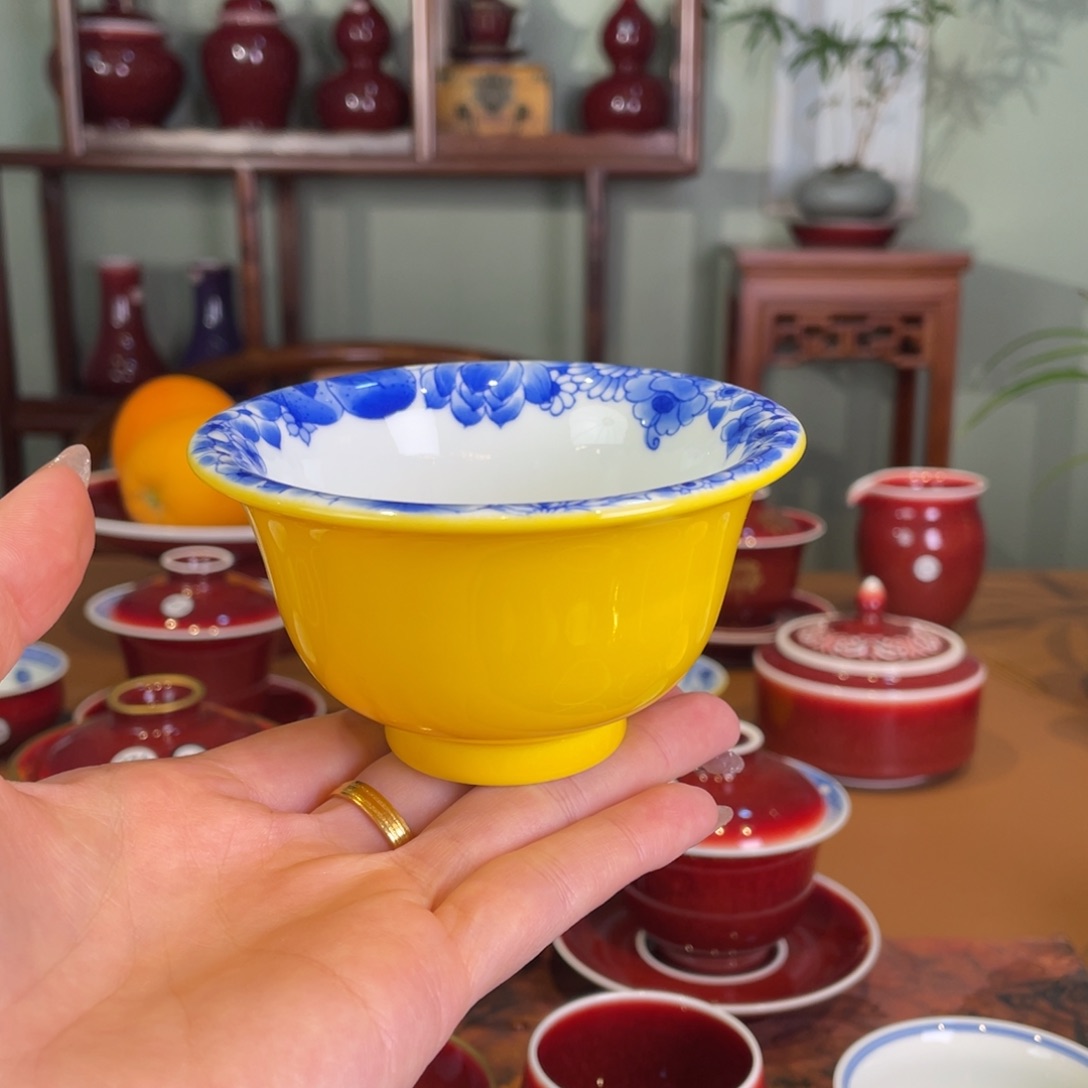 清欢雅雅玩原矿帝王黄蝶恋花压手杯