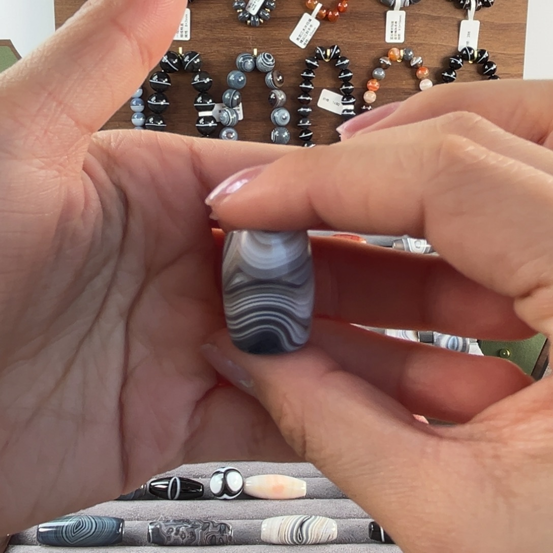 麦****玛瑙/玉髓合金珠宝奇石