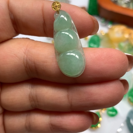 翡翠颈饰18K金镶嵌翡翠