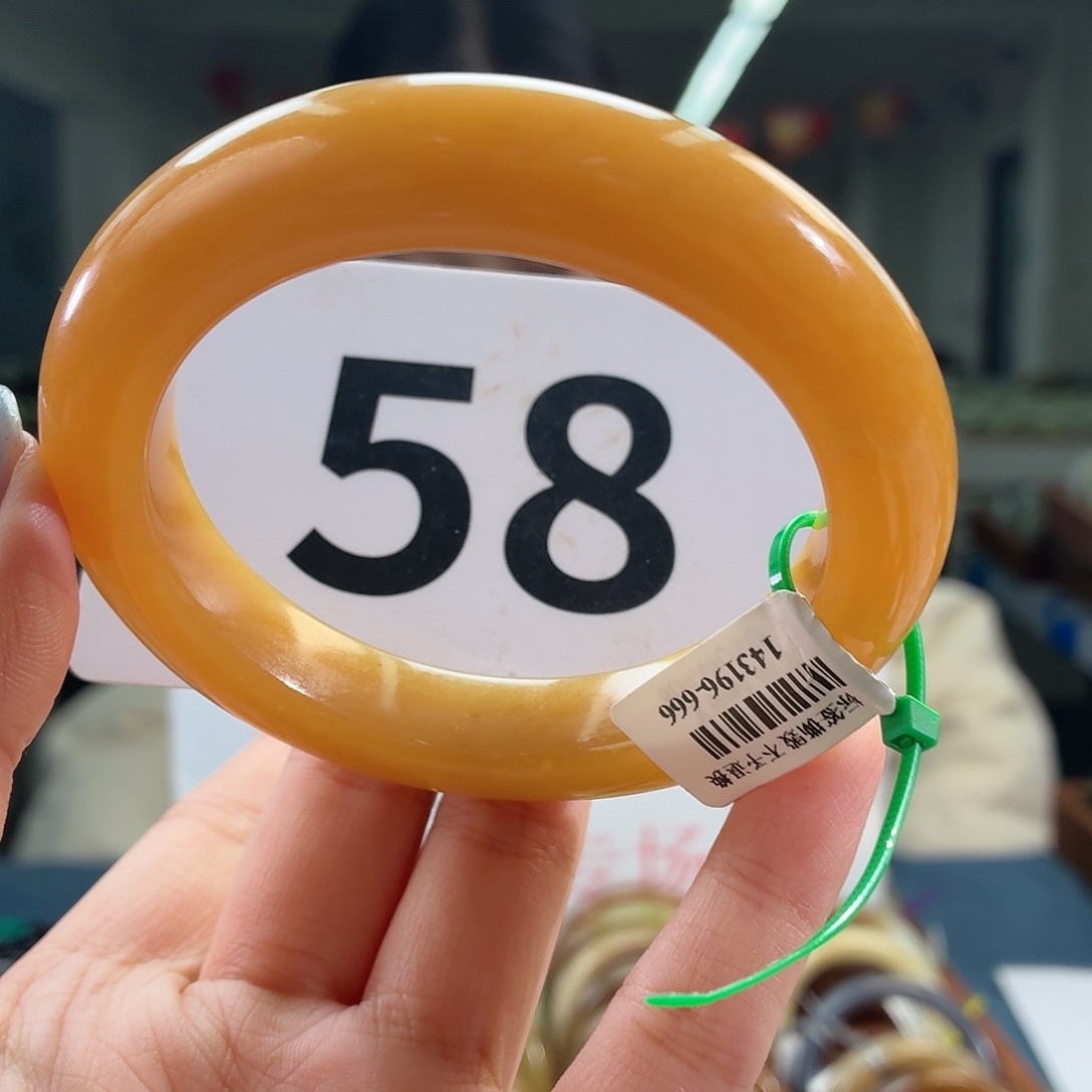 怀***光和田玉未镶嵌手镯