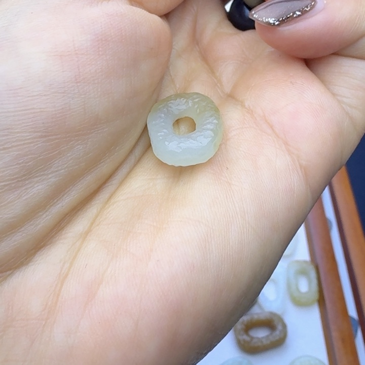 尹***啾和田玉（糖玉）未镶嵌车挂