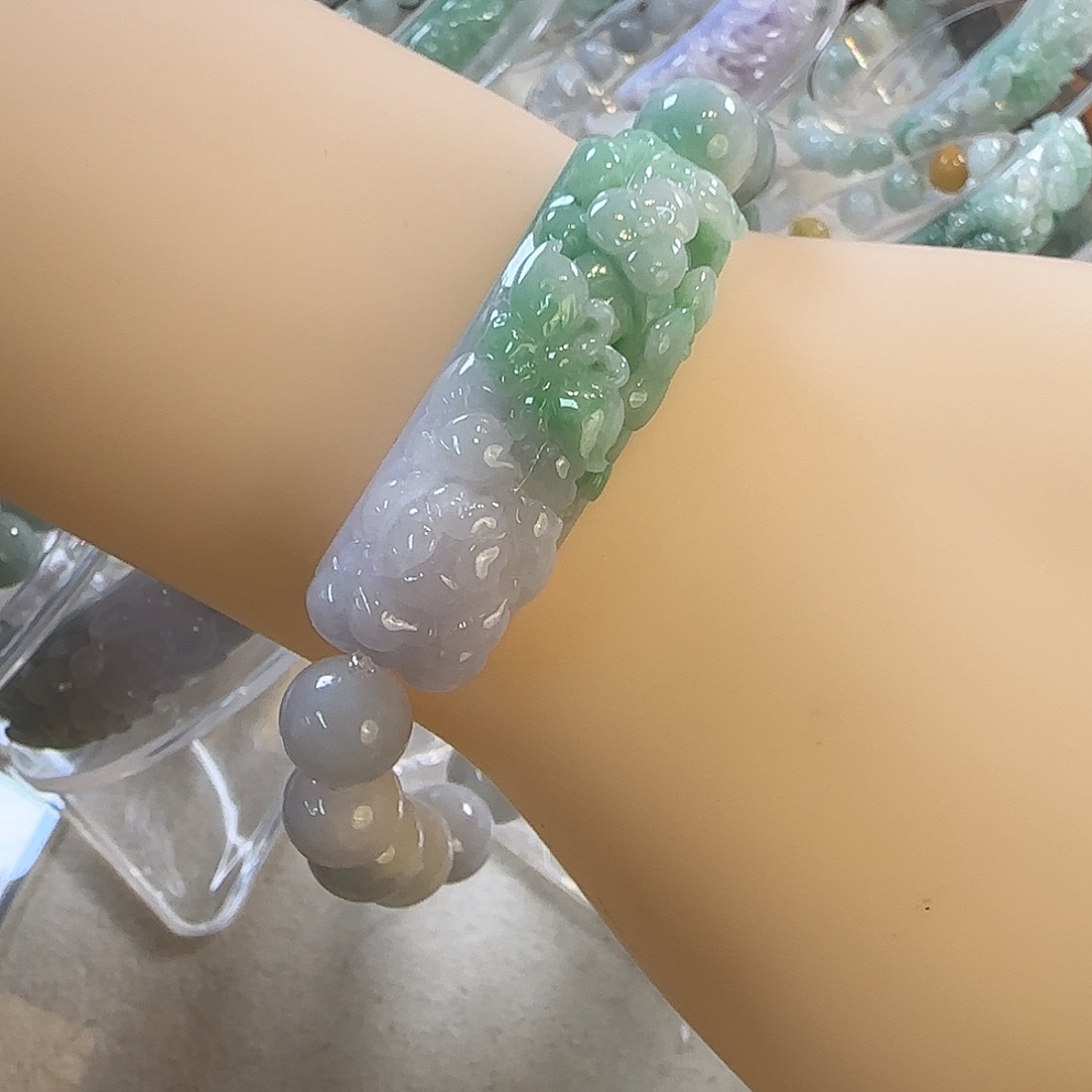 气***汁颈饰未镶嵌翡翠手牌