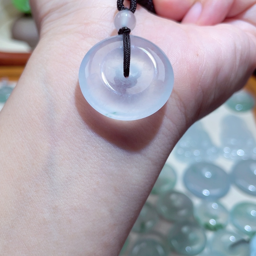 翡翠未镶嵌颈饰平安扣